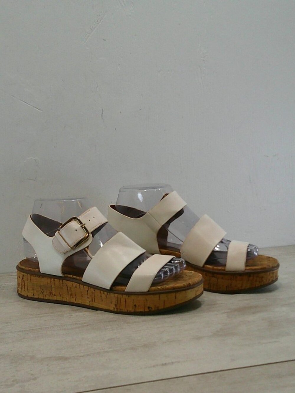 Naturalizer Brooke Vegan Leather Creamy White Platform Comfort Sandals SZ 7 M